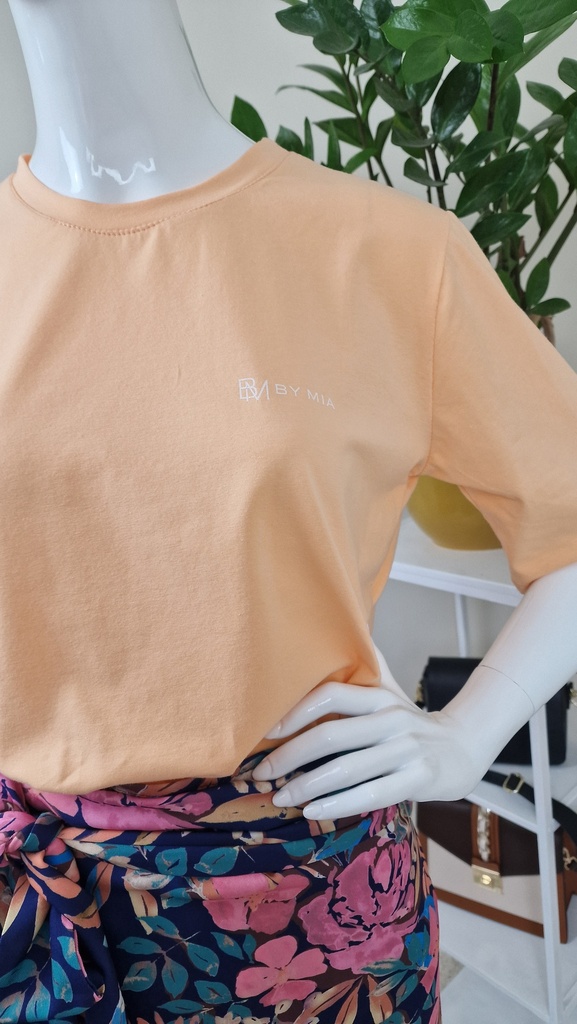 Minimal t-shirt peachy